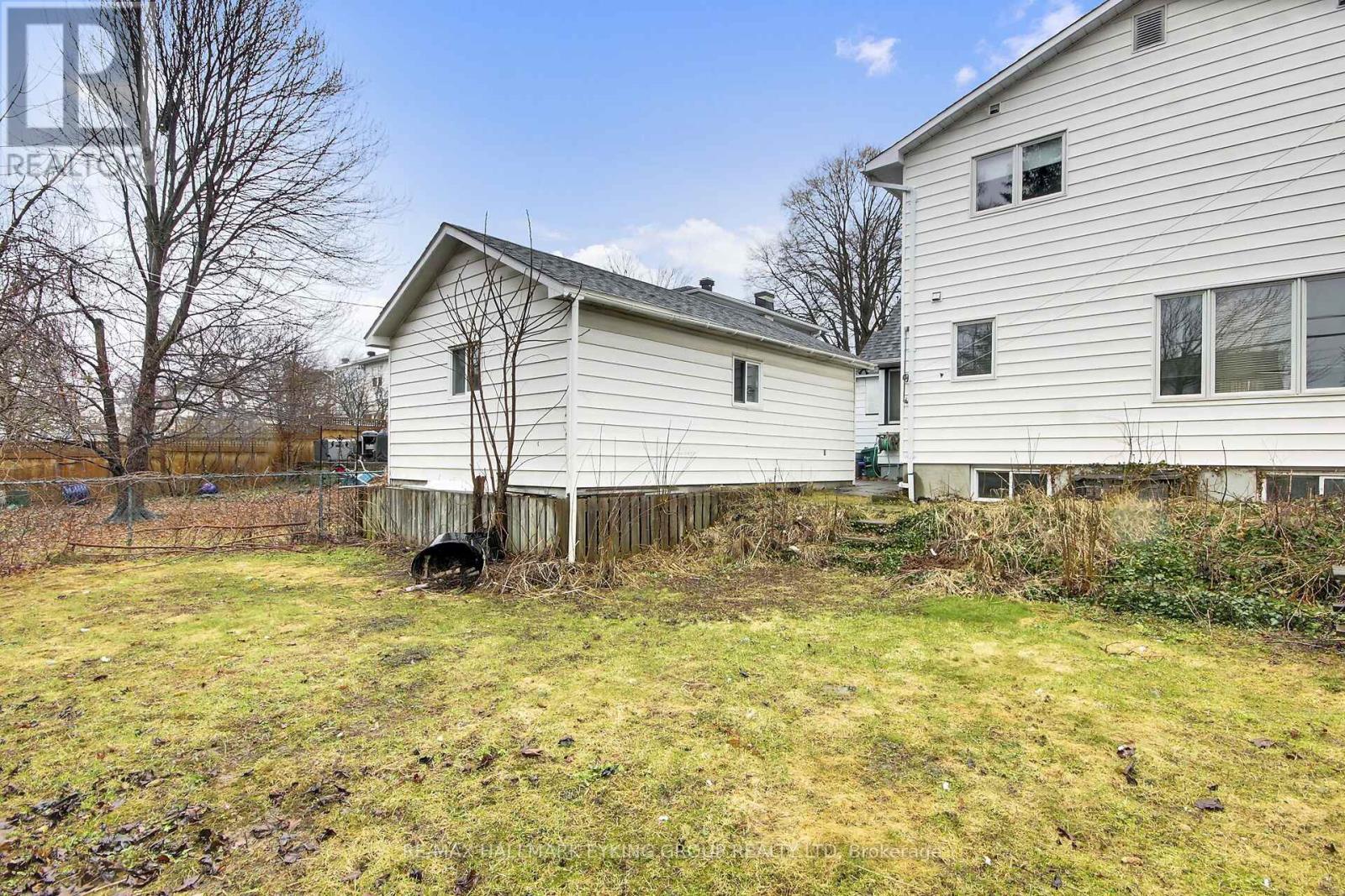 2018 Olympia Crescent, Ottawa, ON - Outdoor