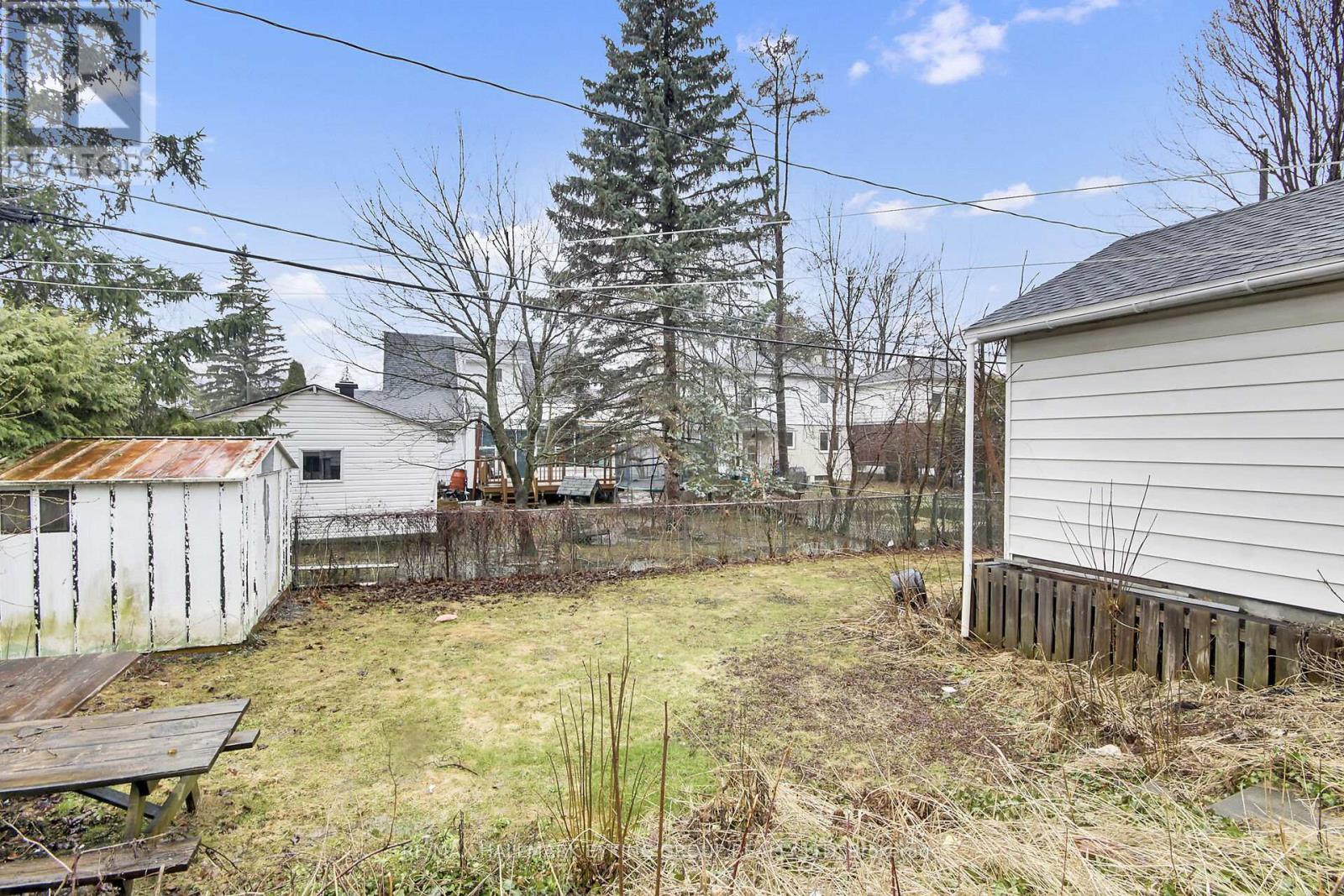2018 Olympia Crescent, Ottawa, ON - Outdoor