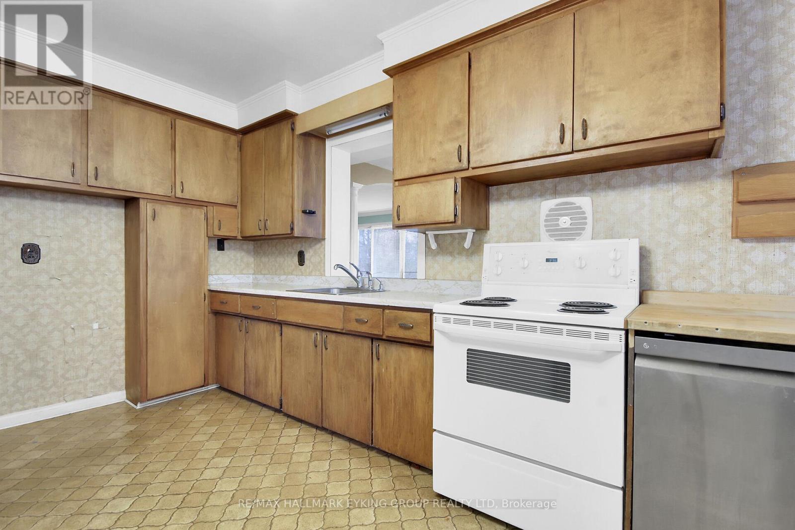 2018 Olympia Crescent, Ottawa, ON - Indoor Photo Showing Kitchen
