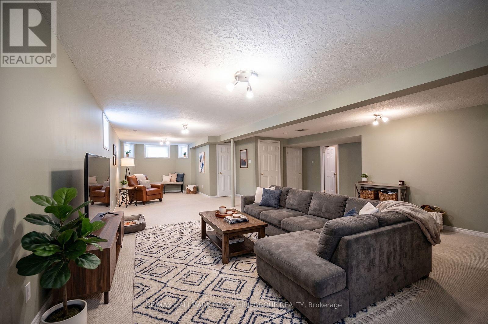 1 Michael Crescent, Barrie, ON - Indoor