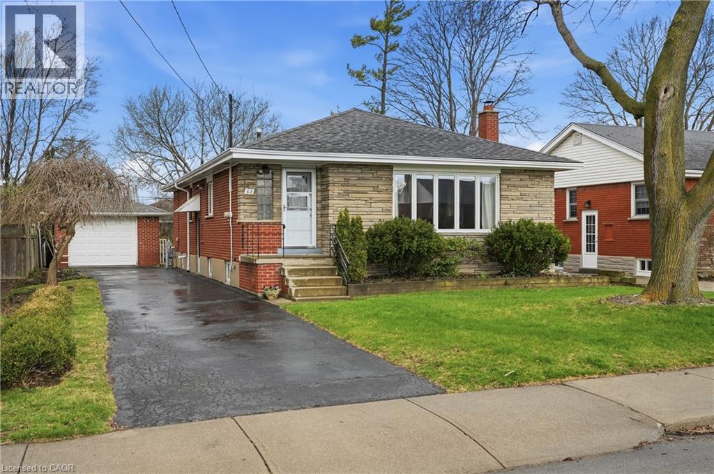 62 Grenadier Drive, Hamilton, ON - Outdoor