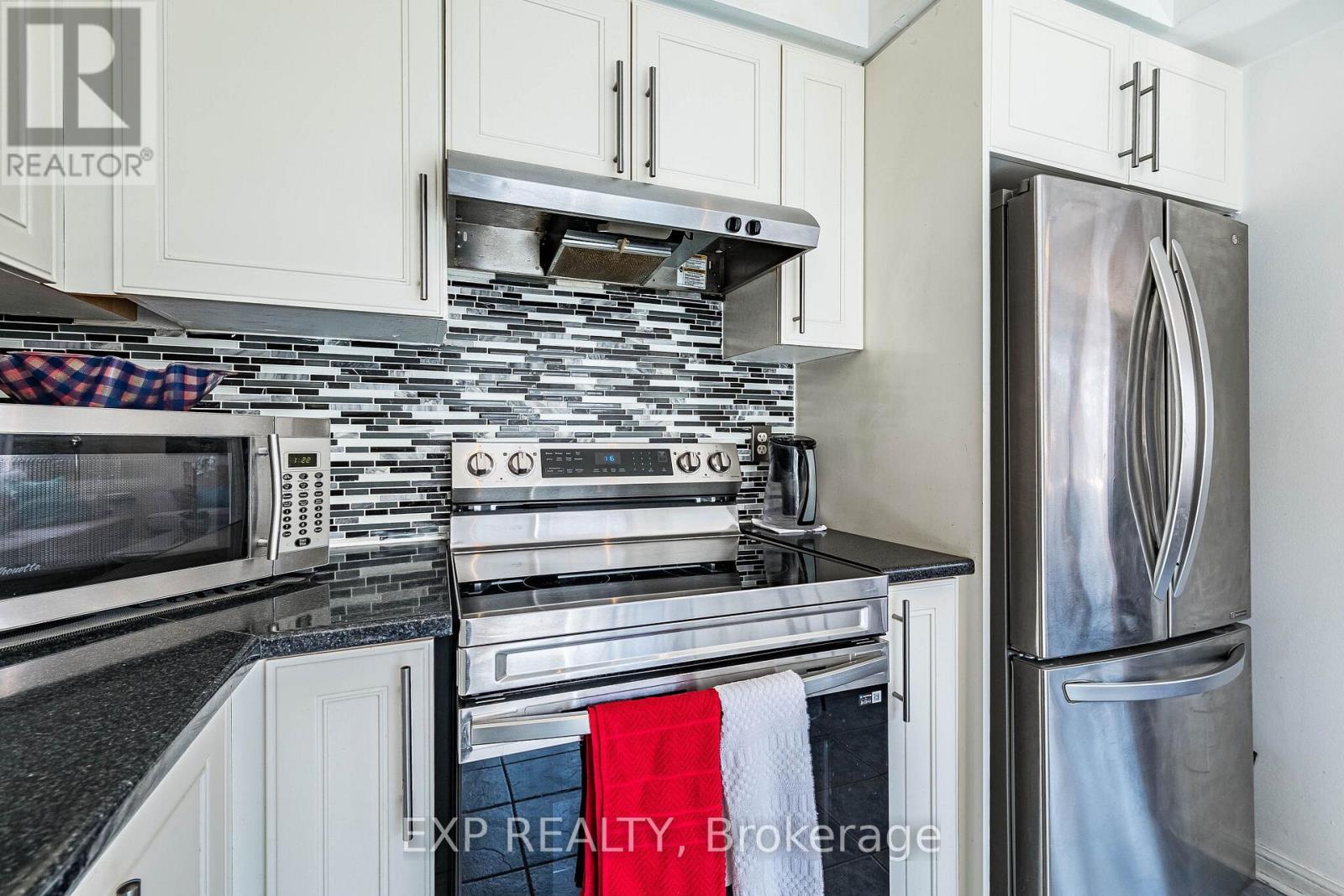 53 Sweetwood Circle, Brampton, ON - Indoor Photo Showing Kitchen With Stainless Steel Kitchen With Upgraded Kitchen