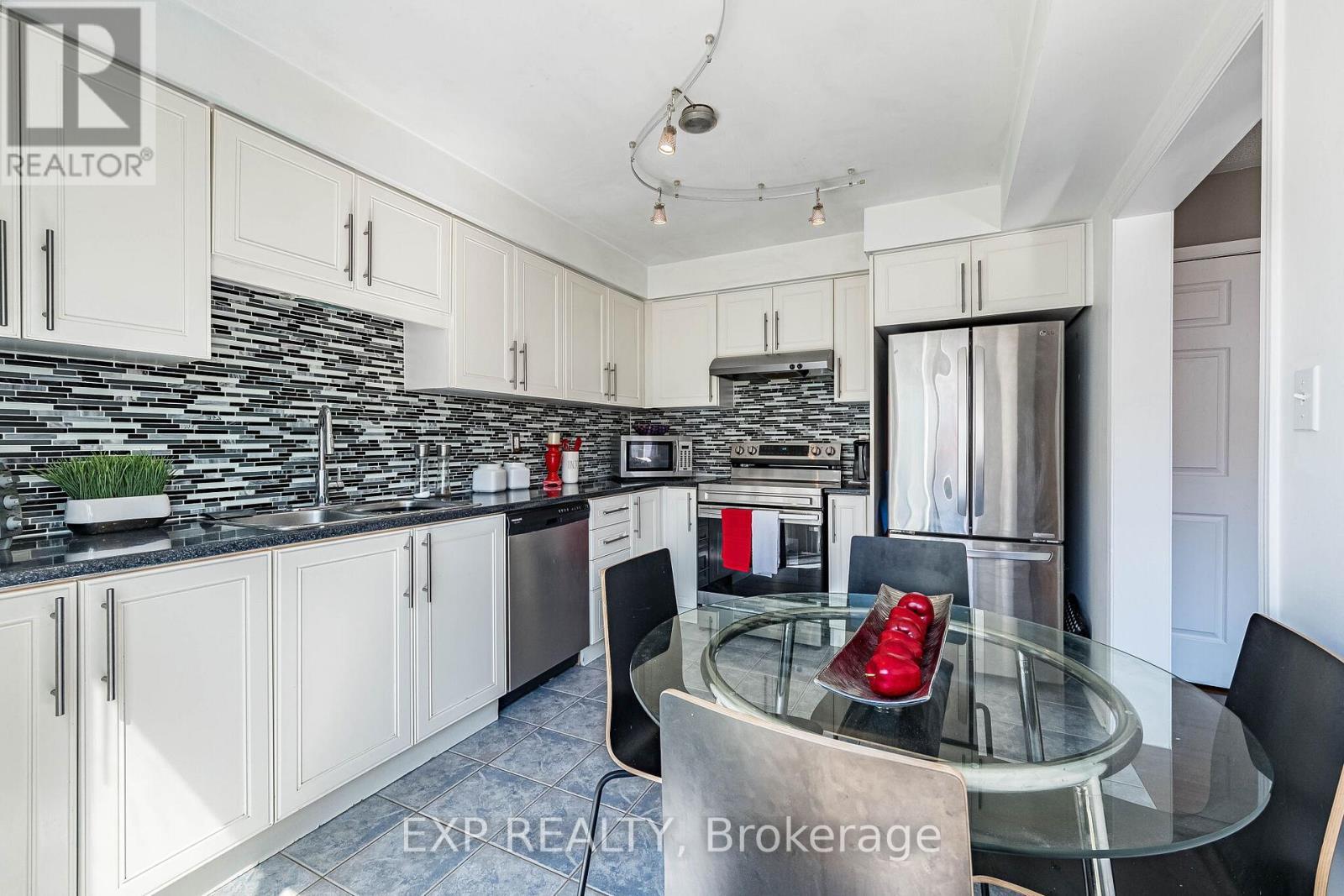 53 Sweetwood Circle, Brampton, ON - Indoor Photo Showing Kitchen With Stainless Steel Kitchen With Upgraded Kitchen