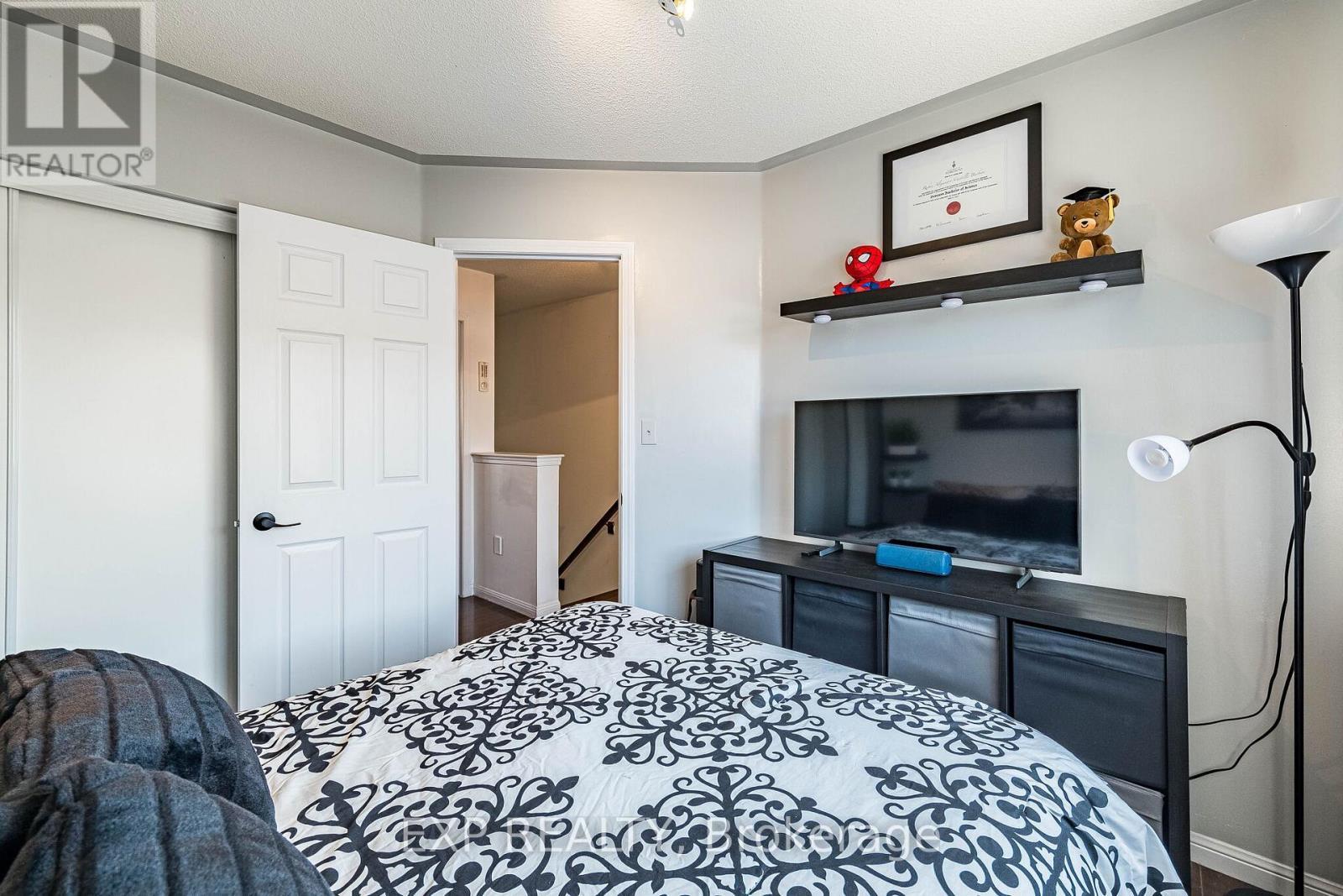 53 Sweetwood Circle, Brampton, ON - Indoor Photo Showing Bedroom