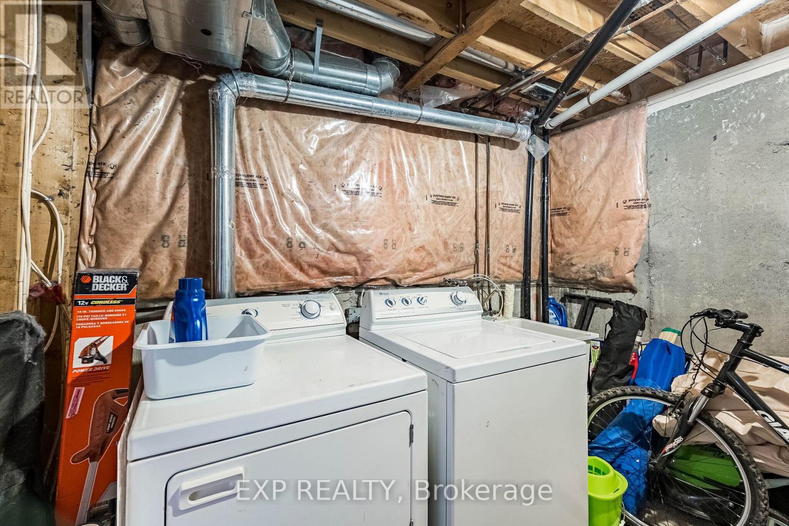 53 Sweetwood Circle, Brampton, ON - Indoor Photo Showing Laundry Room