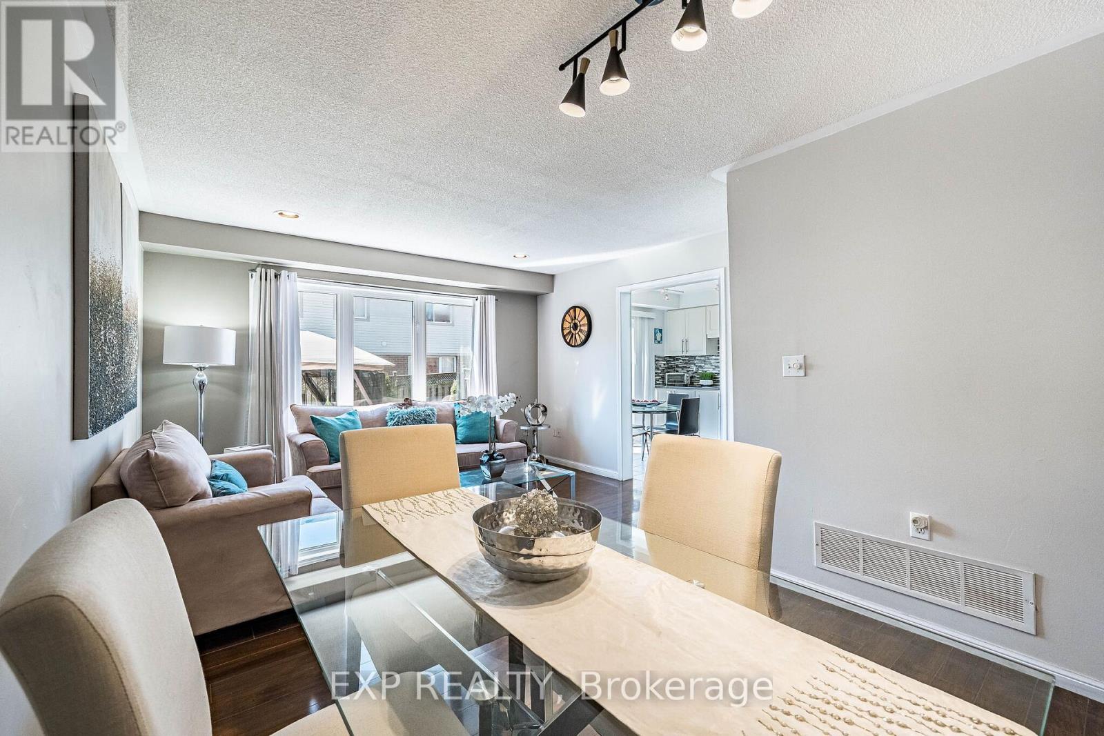 53 Sweetwood Circle, Brampton, ON - Indoor Photo Showing Dining Room
