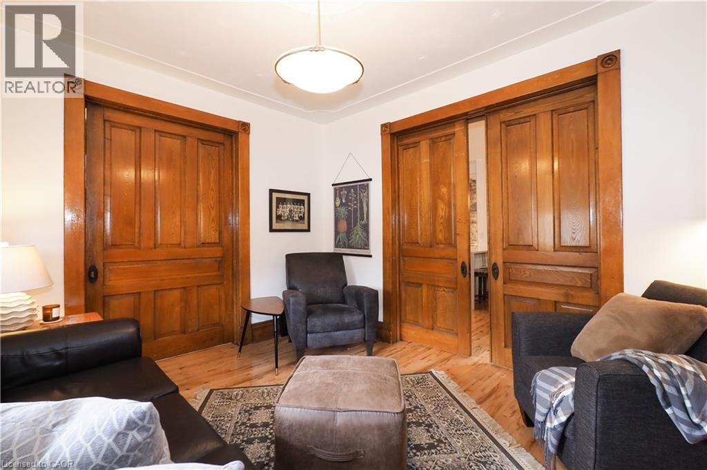 18 Theresa Street, Kitchener, ON - Indoor Photo Showing Living Room
