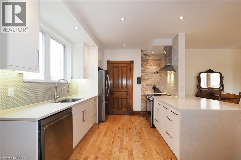18 Theresa Street, Kitchener, ON - Indoor Photo Showing Kitchen With Double Sink With Upgraded Kitchen