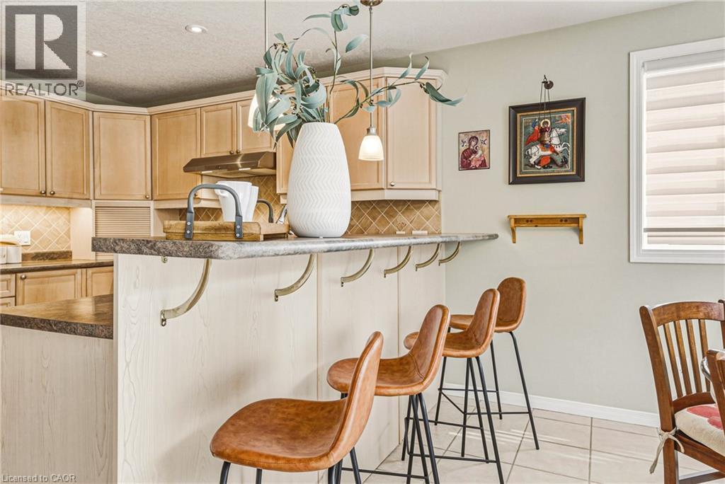 228 Holbeach Crescent, Waterloo, ON - Indoor Photo Showing Kitchen