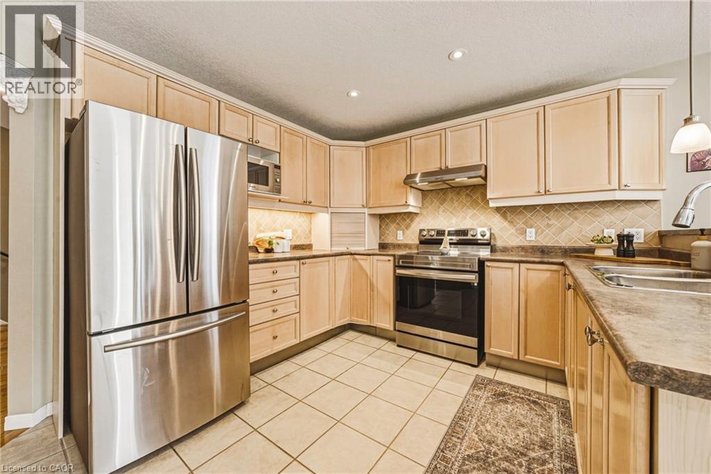 228 Holbeach Crescent, Waterloo, ON - Indoor Photo Showing Kitchen With Double Sink
