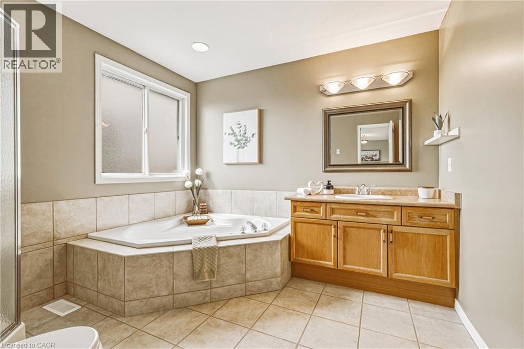 228 Holbeach Crescent, Waterloo, ON - Indoor Photo Showing Bathroom