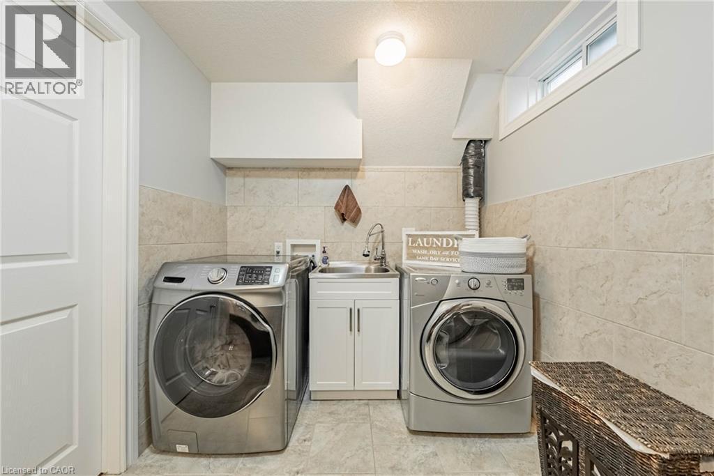 228 Holbeach Crescent, Waterloo, ON - Indoor Photo Showing Laundry Room