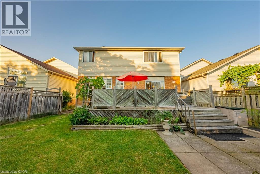 228 Holbeach Crescent, Waterloo, ON - Outdoor