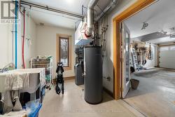 Maintenance room and infloor heating system - 