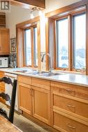 No wonder the kitchen is so bright - 