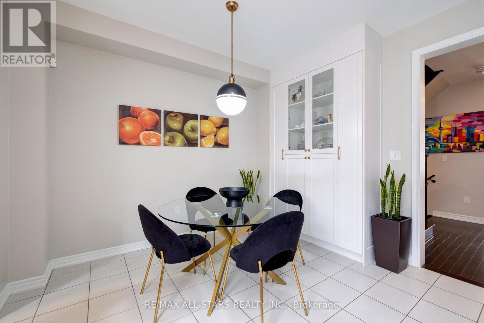 212 East'S Corners Boulevard, Vaughan, ON - Indoor Photo Showing Dining Room