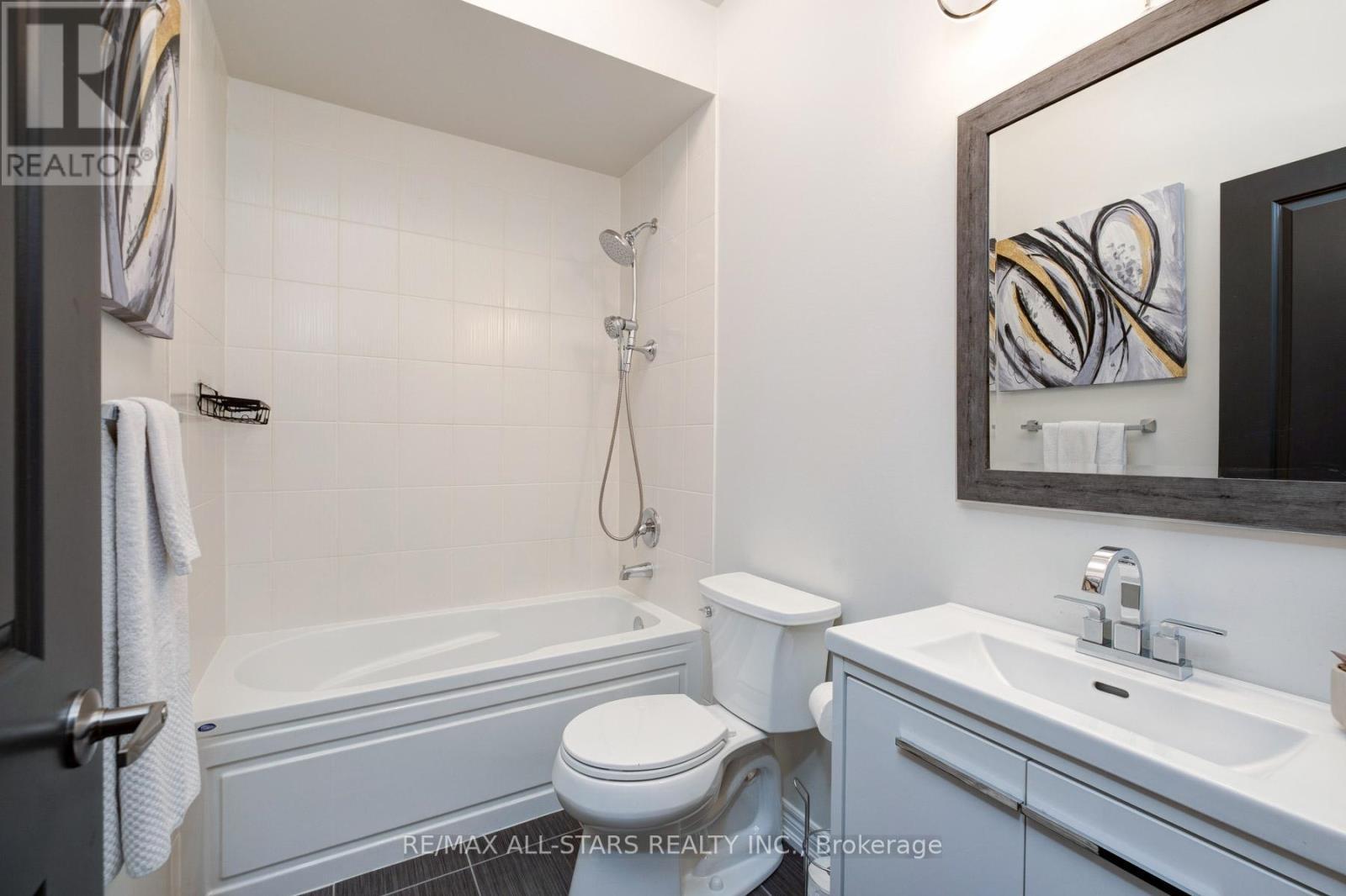 212 East'S Corners Boulevard, Vaughan, ON - Indoor Photo Showing Bathroom