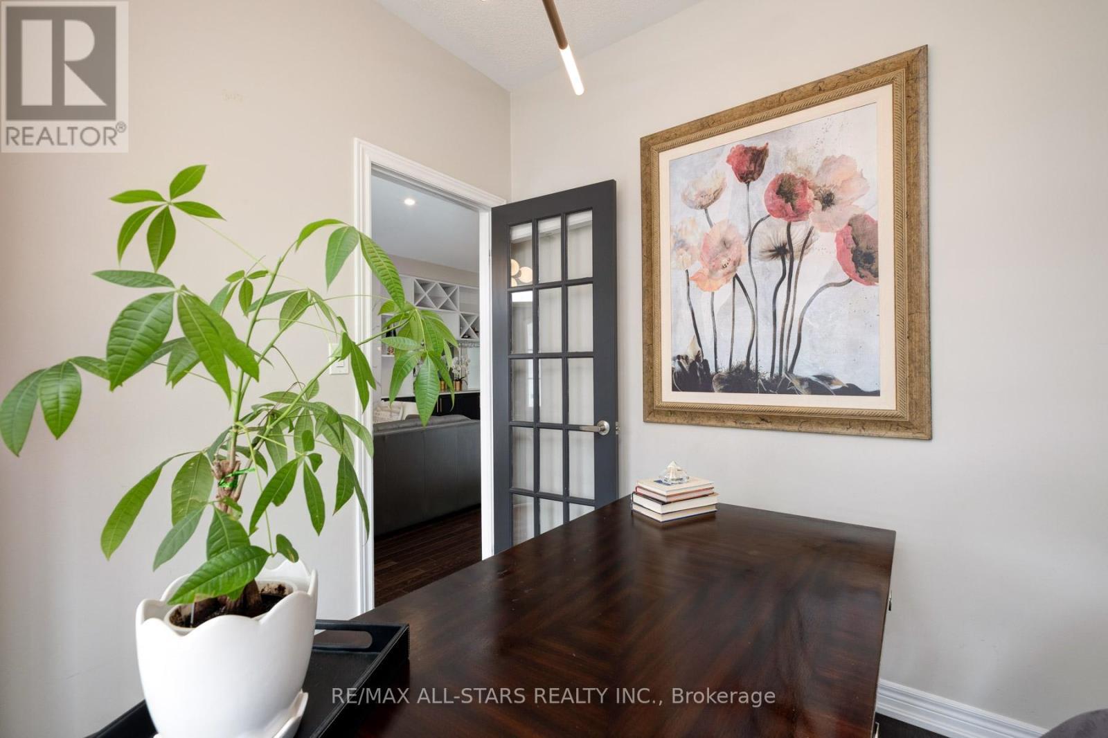 212 East'S Corners Boulevard, Vaughan, ON - Indoor Photo Showing Other Room