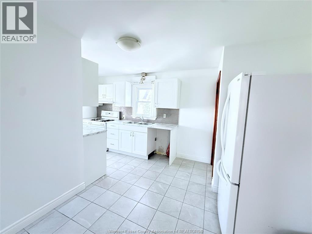 1943 Olive, Windsor, ON - Indoor Photo Showing Kitchen