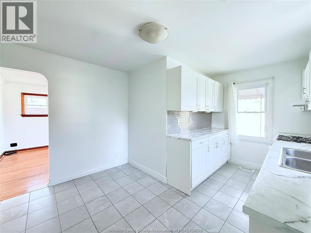 1943 Olive, Windsor, ON - Indoor Photo Showing Kitchen With Double Sink