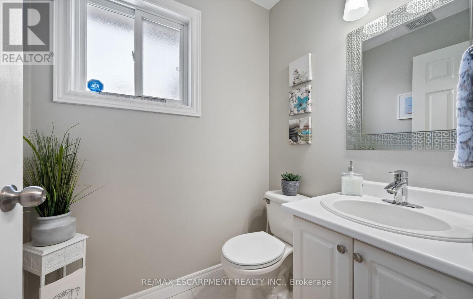 39 Colonial Crescent, Grimsby, ON - Indoor Photo Showing Bathroom