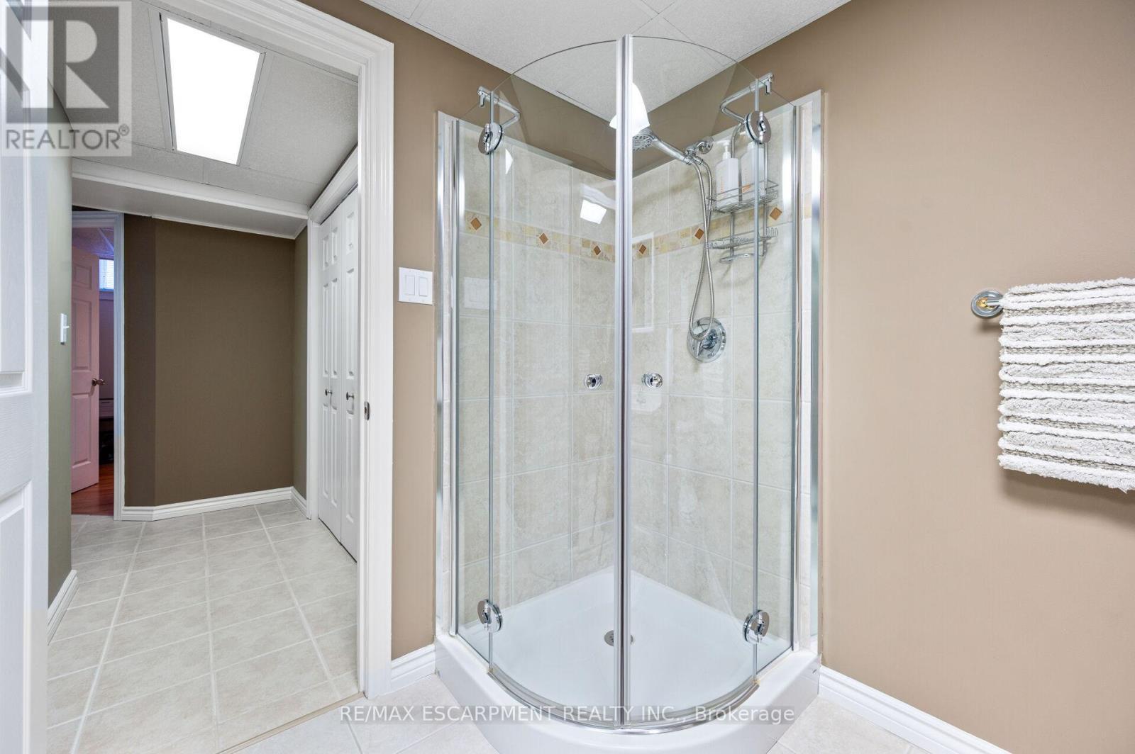 39 Colonial Crescent, Grimsby, ON - Indoor Photo Showing Bathroom