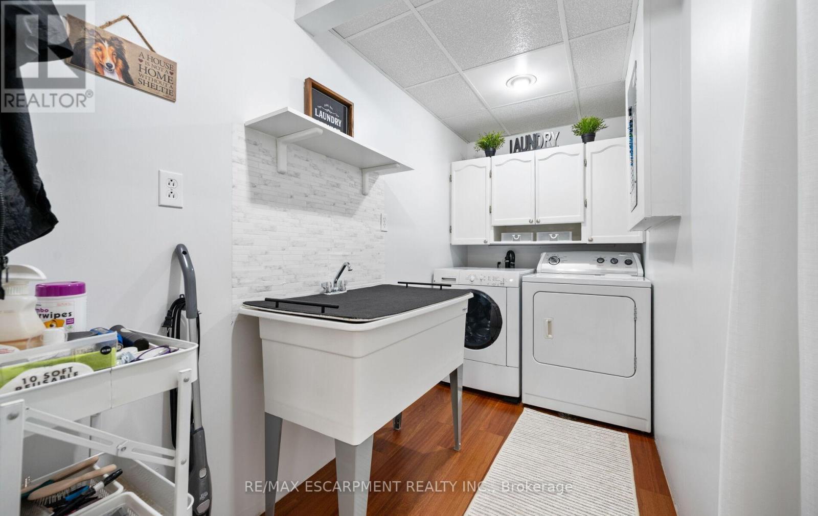 39 Colonial Crescent, Grimsby, ON - Indoor Photo Showing Laundry Room