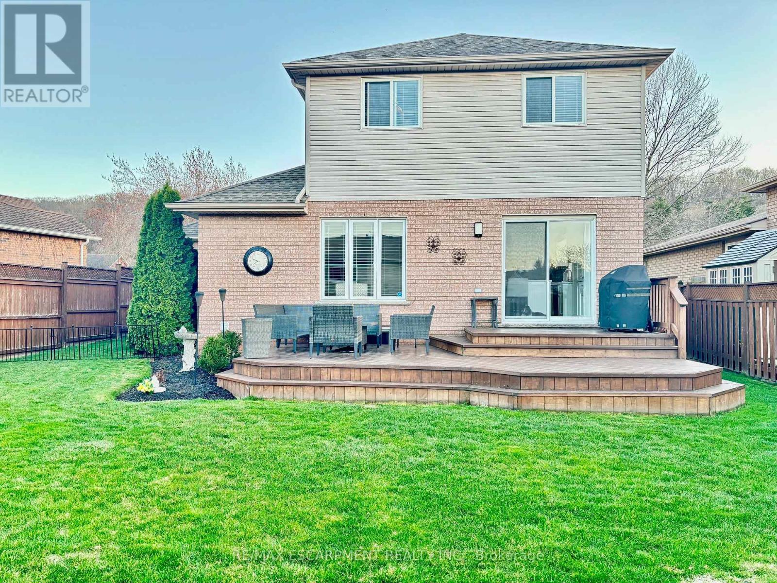 39 Colonial Crescent, Grimsby, ON - Outdoor With Deck Patio Veranda With Exterior