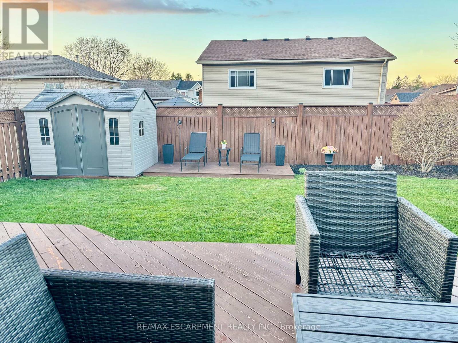 39 Colonial Crescent, Grimsby, ON - Outdoor With Deck Patio Veranda