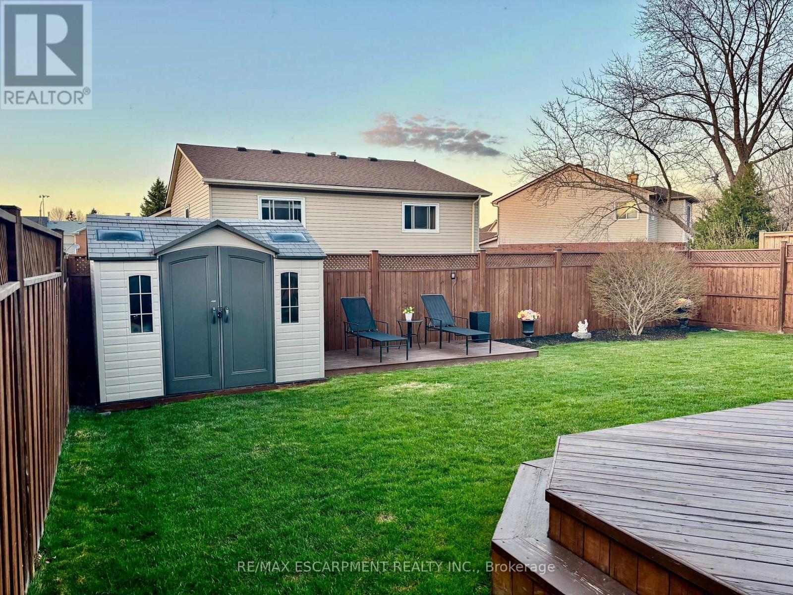39 Colonial Crescent, Grimsby, ON - Outdoor With Deck Patio Veranda