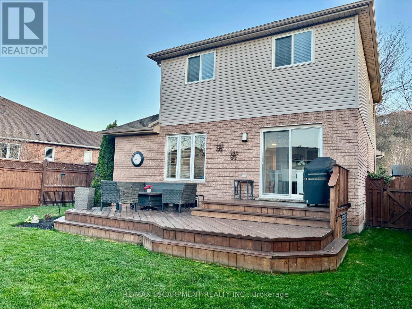 39 Colonial Crescent, Grimsby, ON - Outdoor With Deck Patio Veranda With Exterior