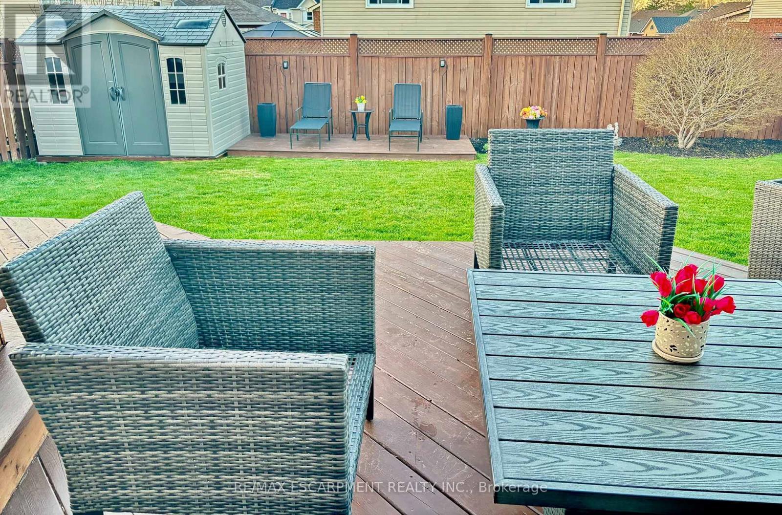 39 Colonial Crescent, Grimsby, ON - Outdoor With Deck Patio Veranda