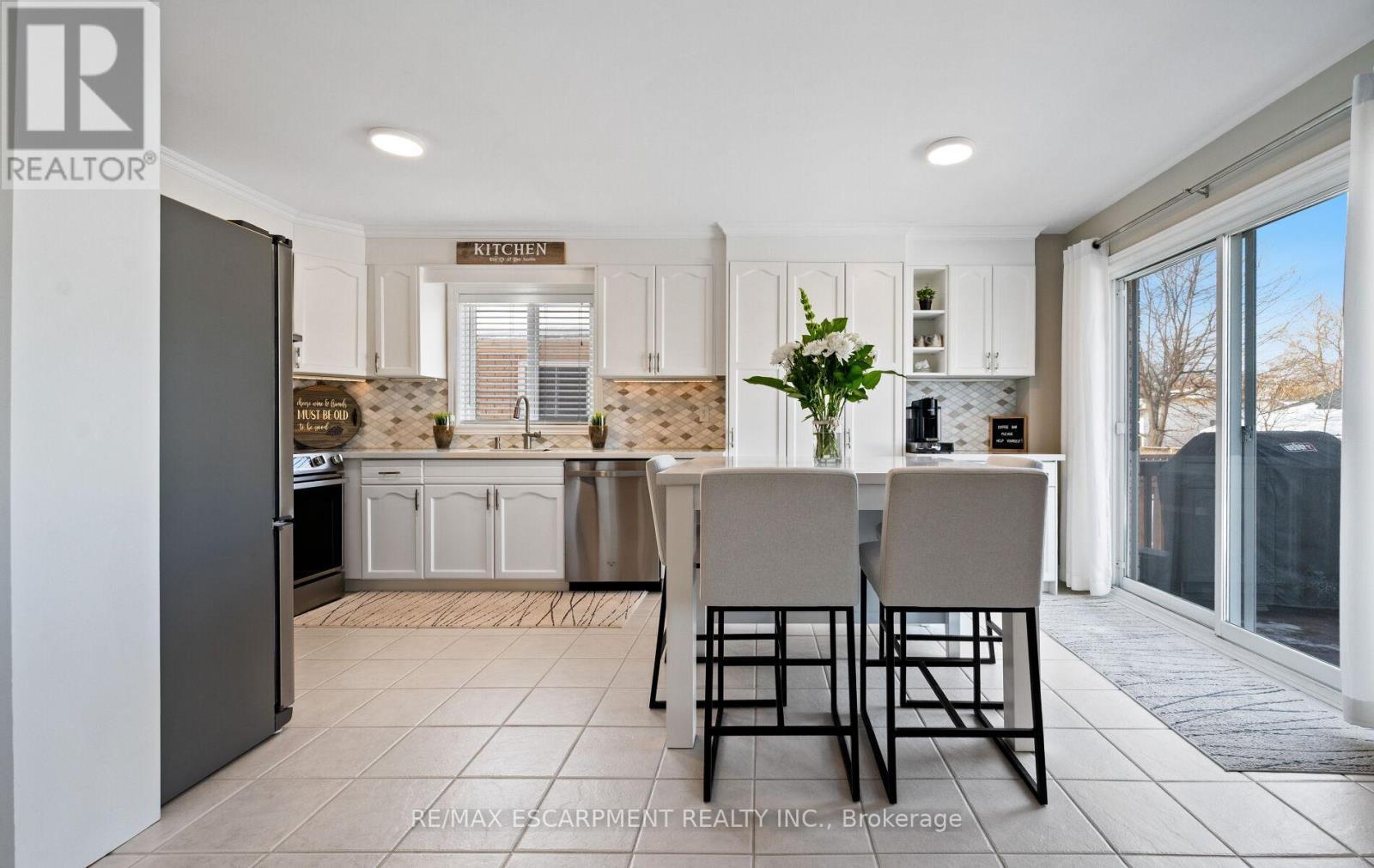 39 Colonial Crescent, Grimsby, ON - Indoor Photo Showing Other Room