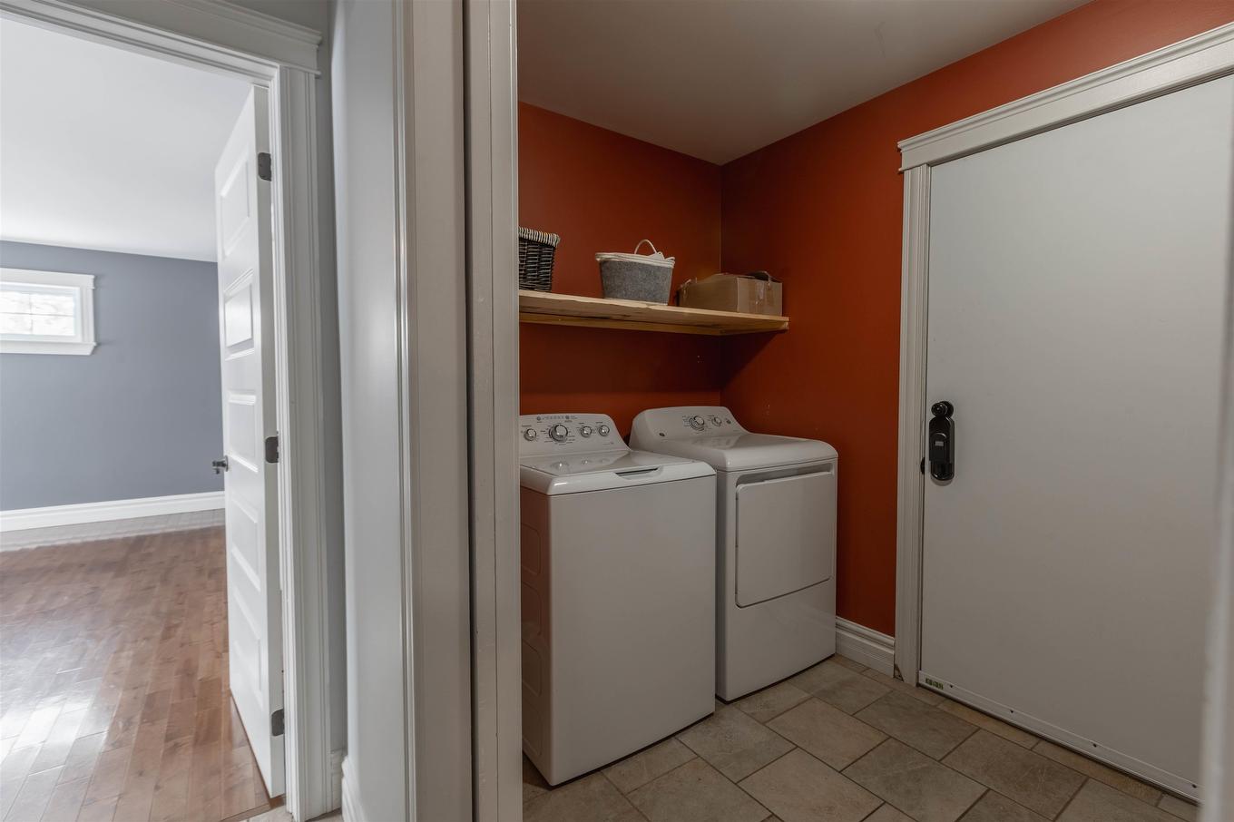 149 Prospect Drive, Stratford, PE - Indoor Photo Showing Laundry Room
