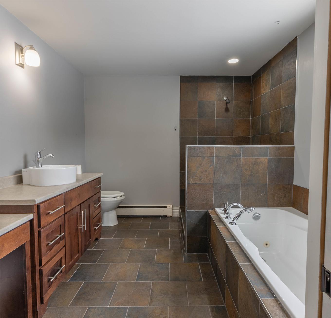 149 Prospect Drive, Stratford, PE - Indoor Photo Showing Bathroom
