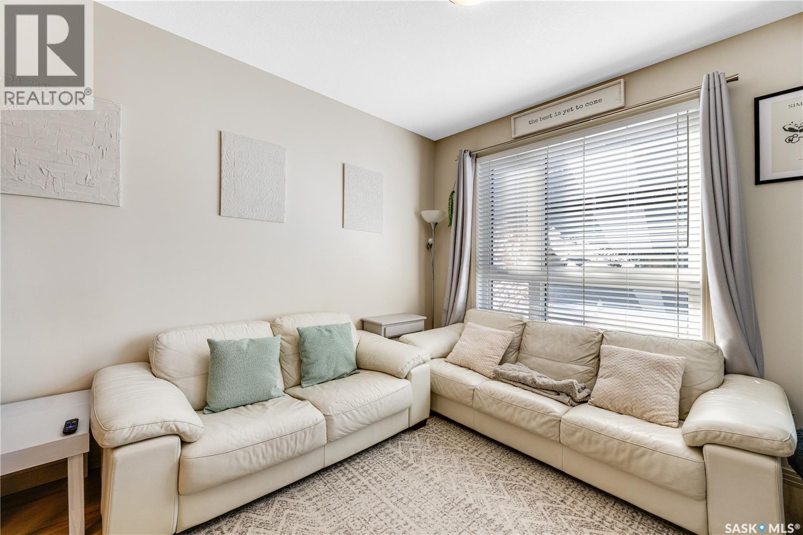 104 223 Evergreen Square, Saskatoon, SK - Indoor Photo Showing Living Room