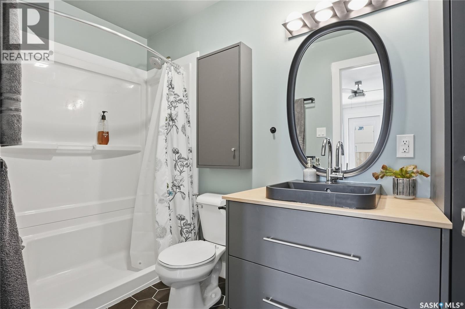 418 Pinehouse Drive, Saskatoon, SK - Indoor Photo Showing Bathroom