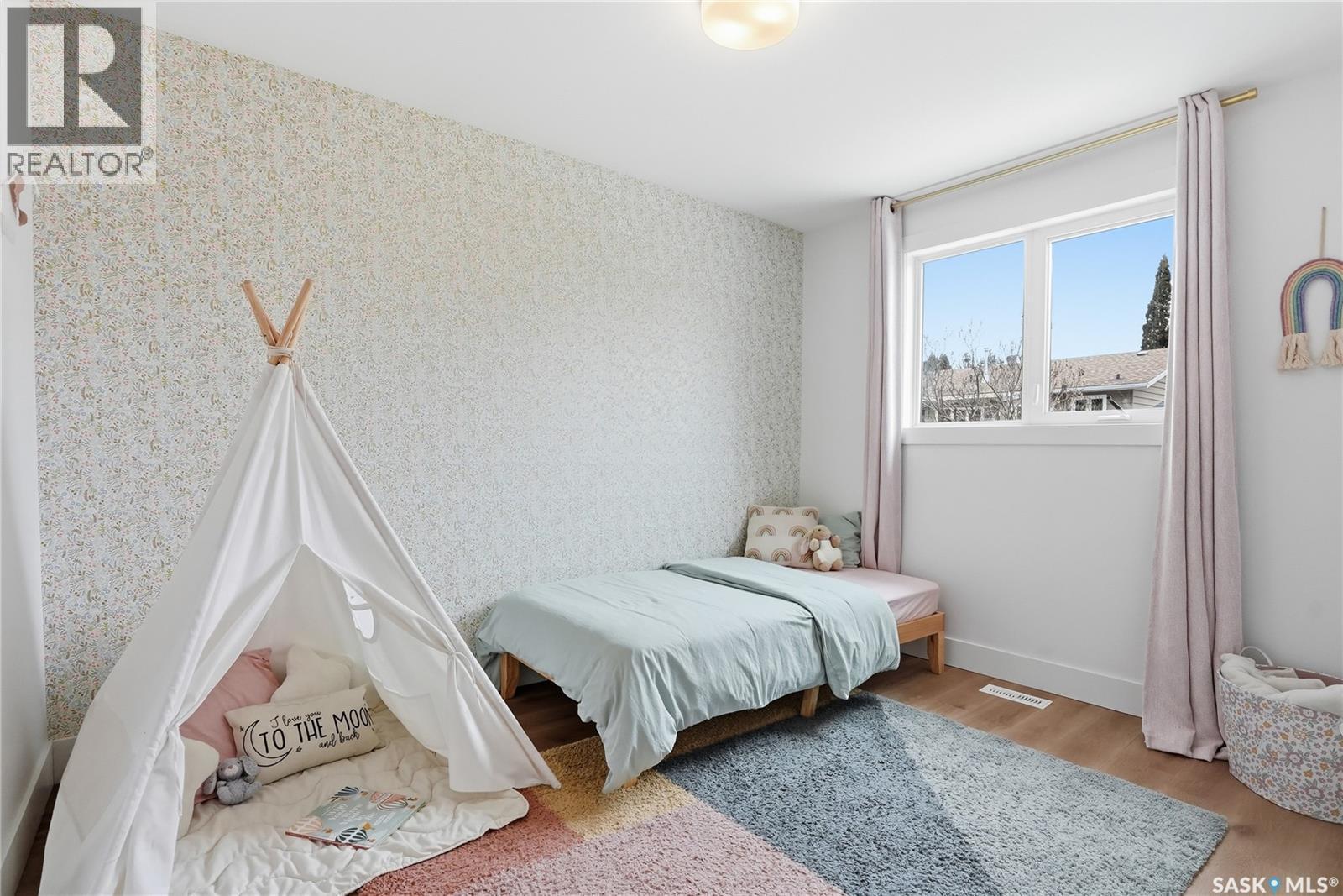 418 Pinehouse Drive, Saskatoon, SK - Indoor Photo Showing Bedroom