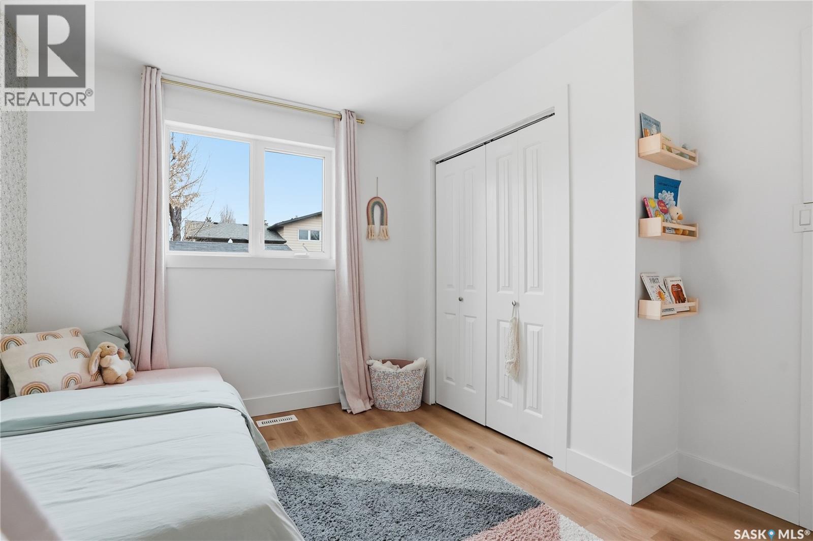 418 Pinehouse Drive, Saskatoon, SK - Indoor Photo Showing Bedroom