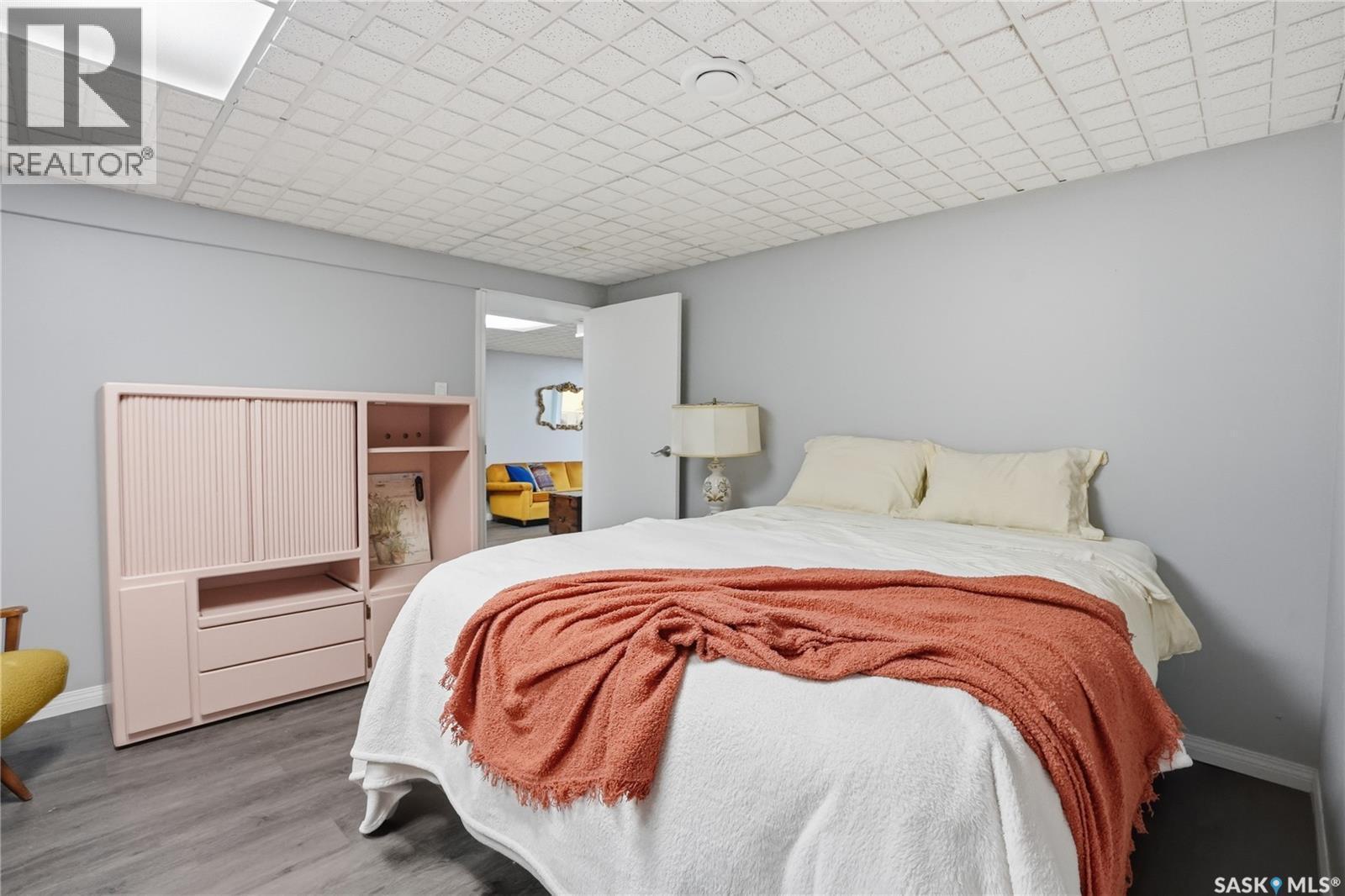 418 Pinehouse Drive, Saskatoon, SK - Indoor Photo Showing Bedroom