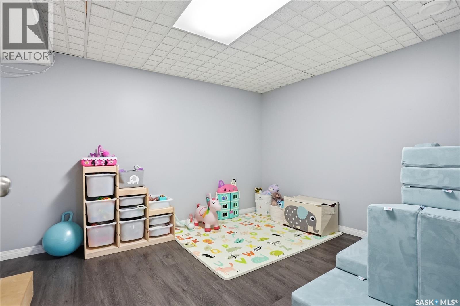 418 Pinehouse Drive, Saskatoon, SK - Indoor