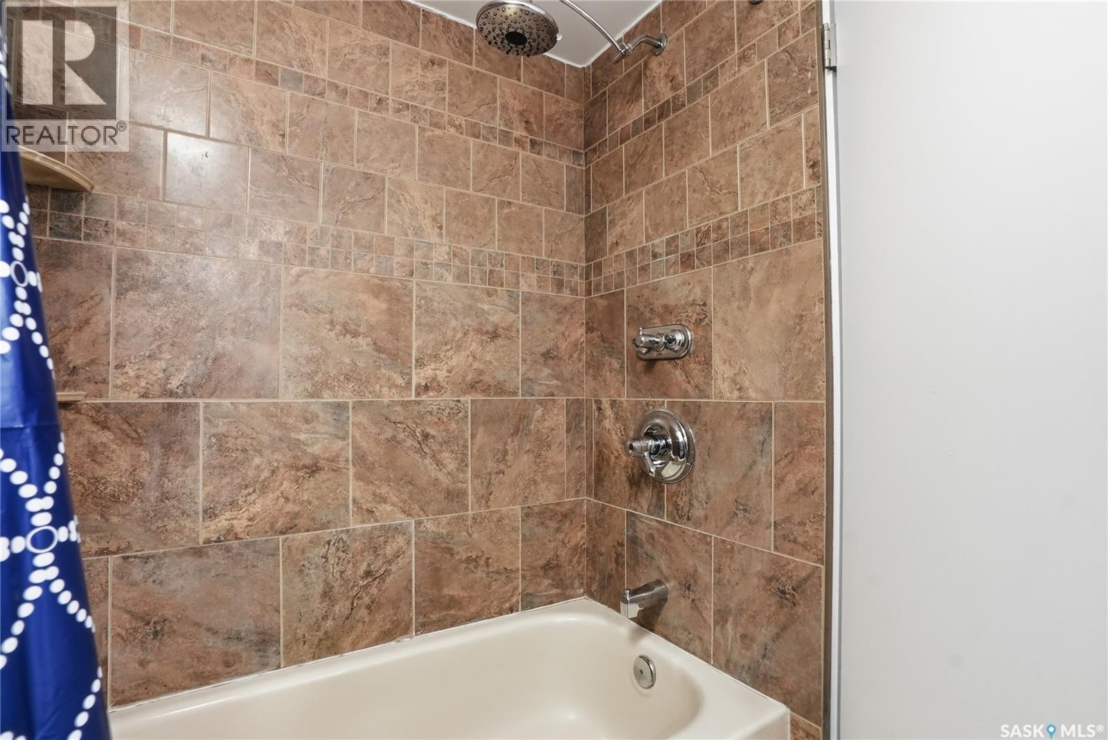 418 Pinehouse Drive, Saskatoon, SK - Indoor Photo Showing Bathroom
