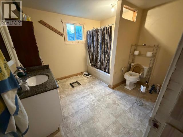 6479 Sutherland Ave, Powell River, BC - Indoor Photo Showing Bathroom