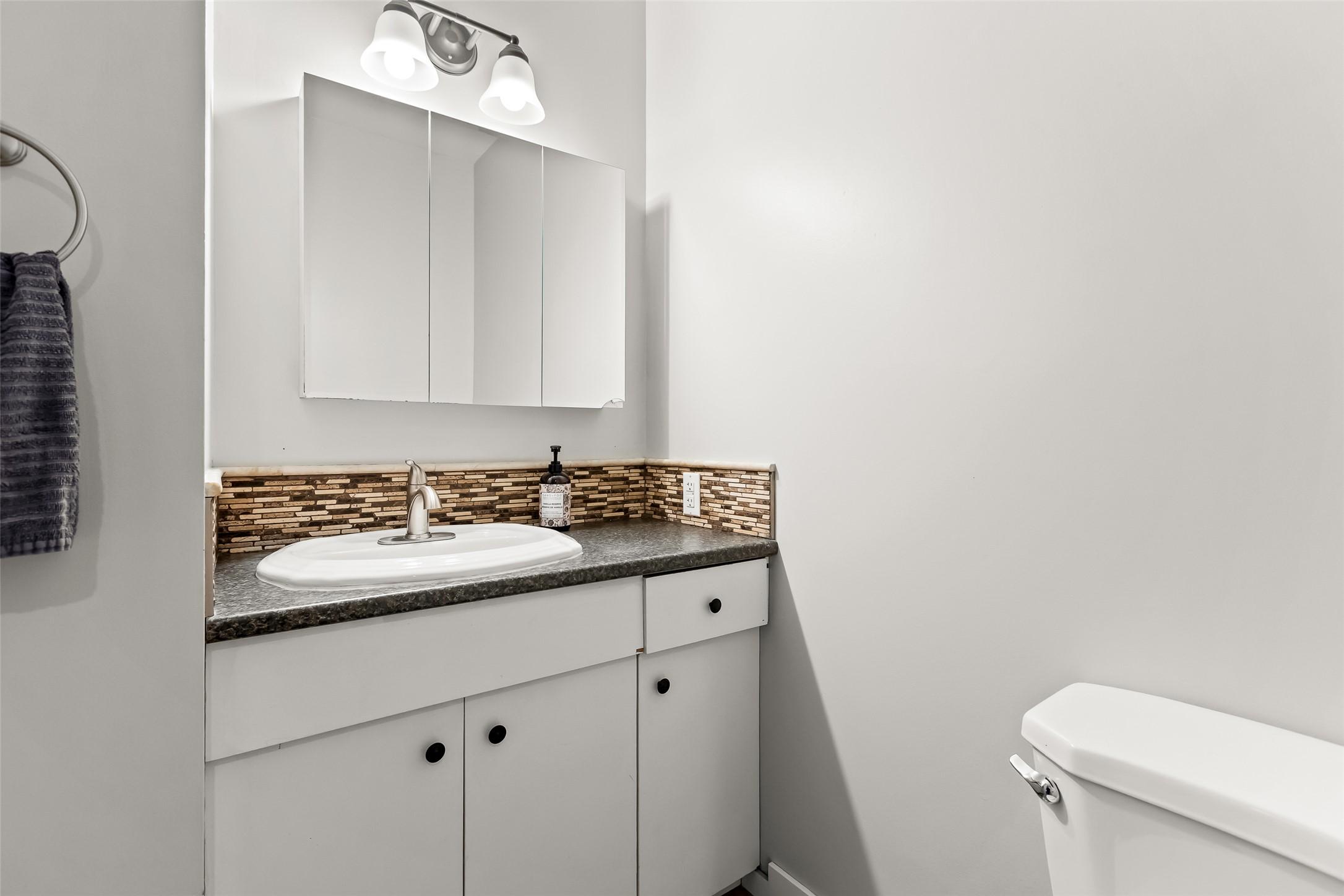 2107 Ash Street, Creston, BC - Indoor Photo Showing Bathroom
