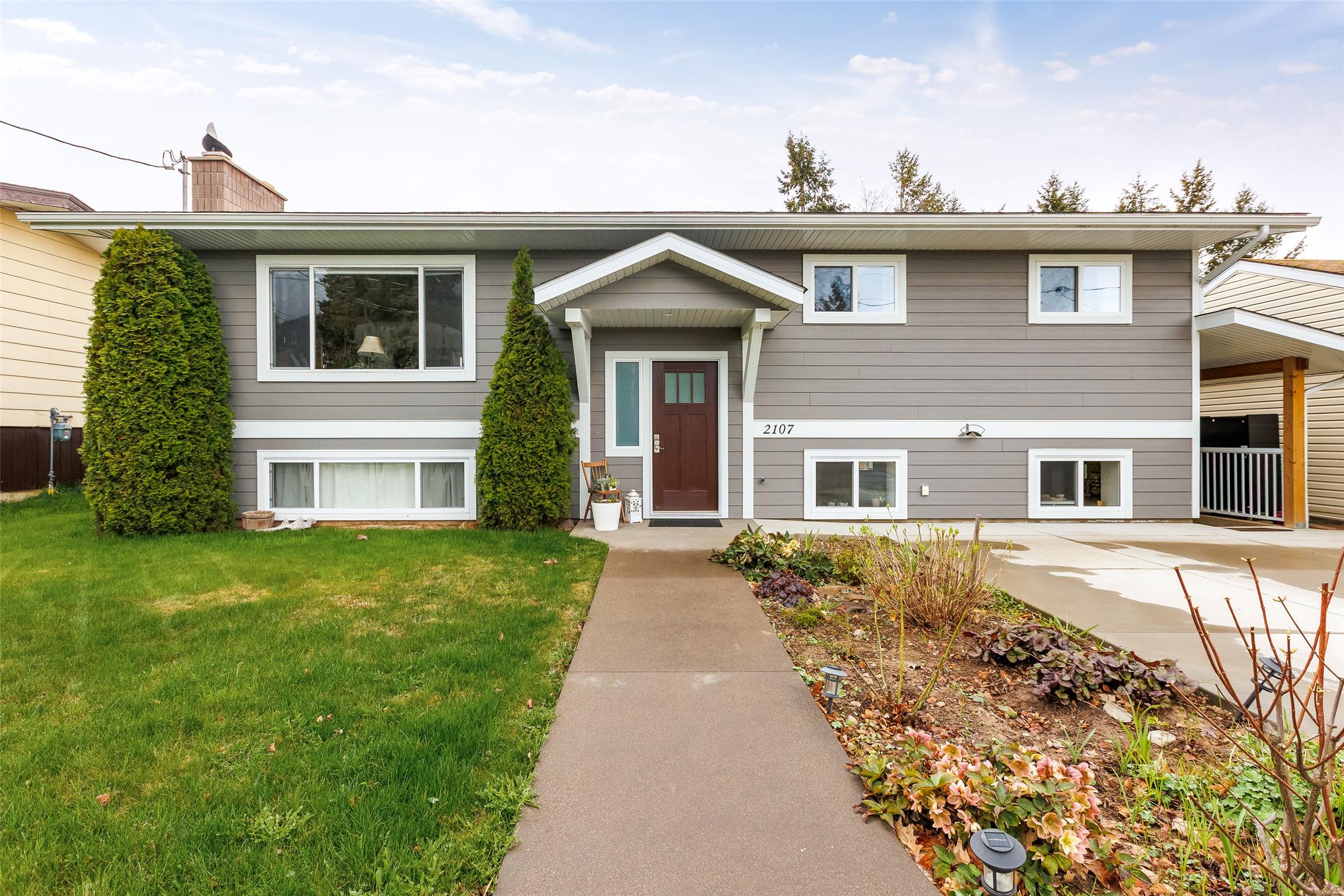 2107 Ash Street, Creston, BC - Outdoor With Facade
