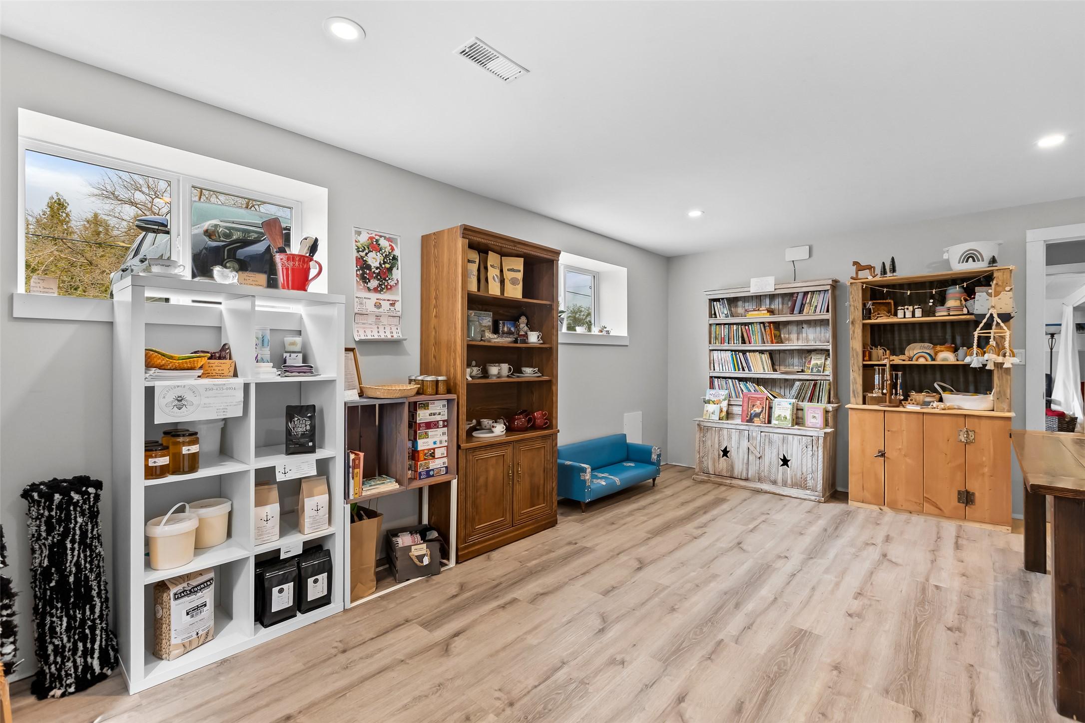 2107 Ash Street, Creston, BC - Indoor Photo Showing Other Room