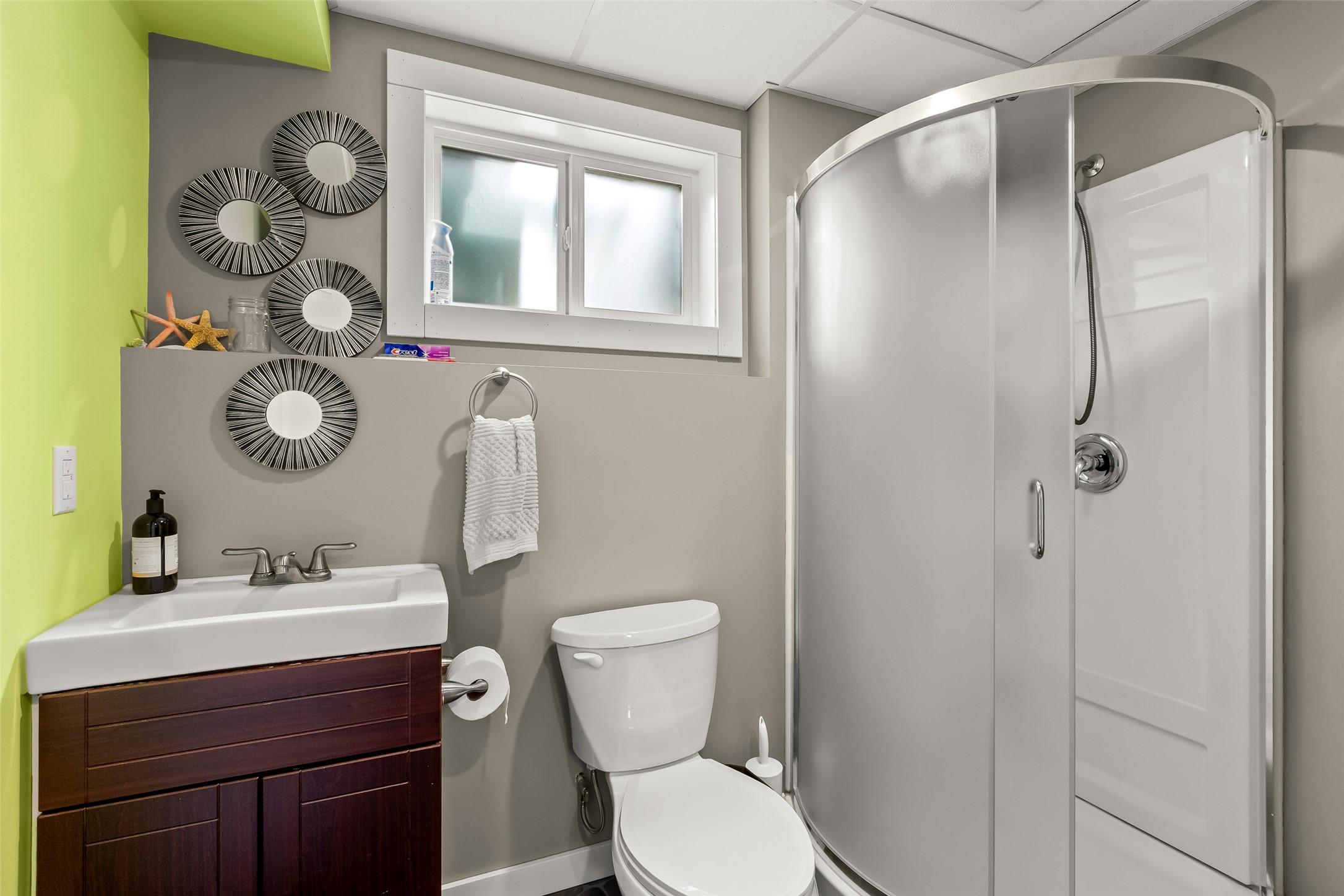 2107 Ash Street, Creston, BC - Indoor Photo Showing Bathroom