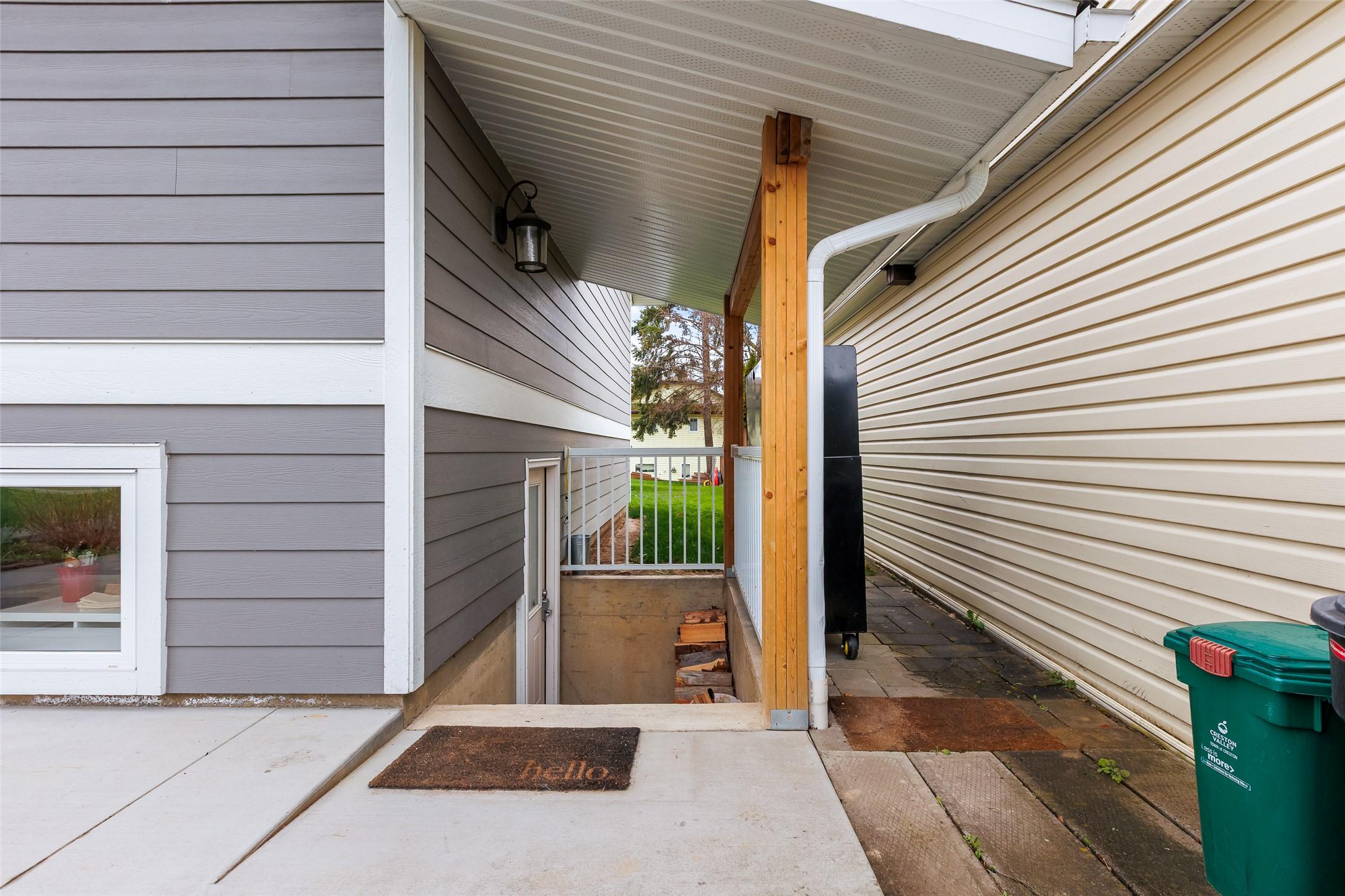 2107 Ash Street, Creston, BC - Outdoor With Exterior