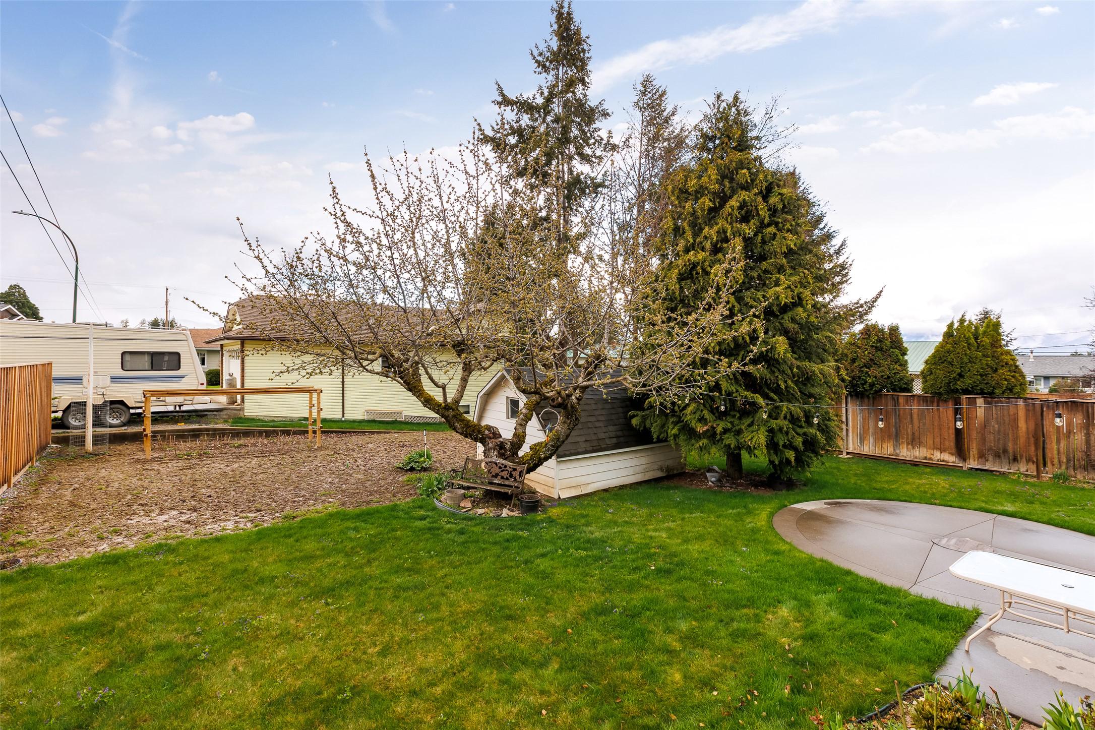 2107 Ash Street, Creston, BC - Outdoor