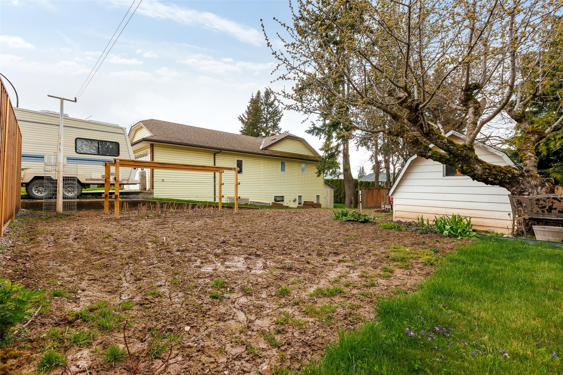 2107 Ash Street, Creston, BC - Outdoor